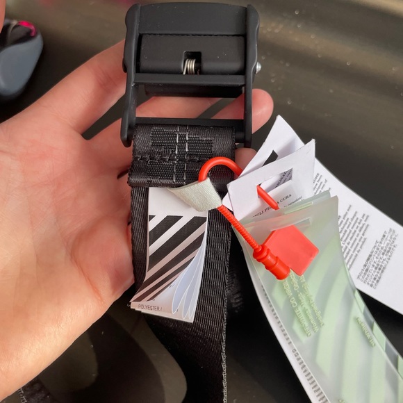 Off-white industrial belt - Picture 1 of 11